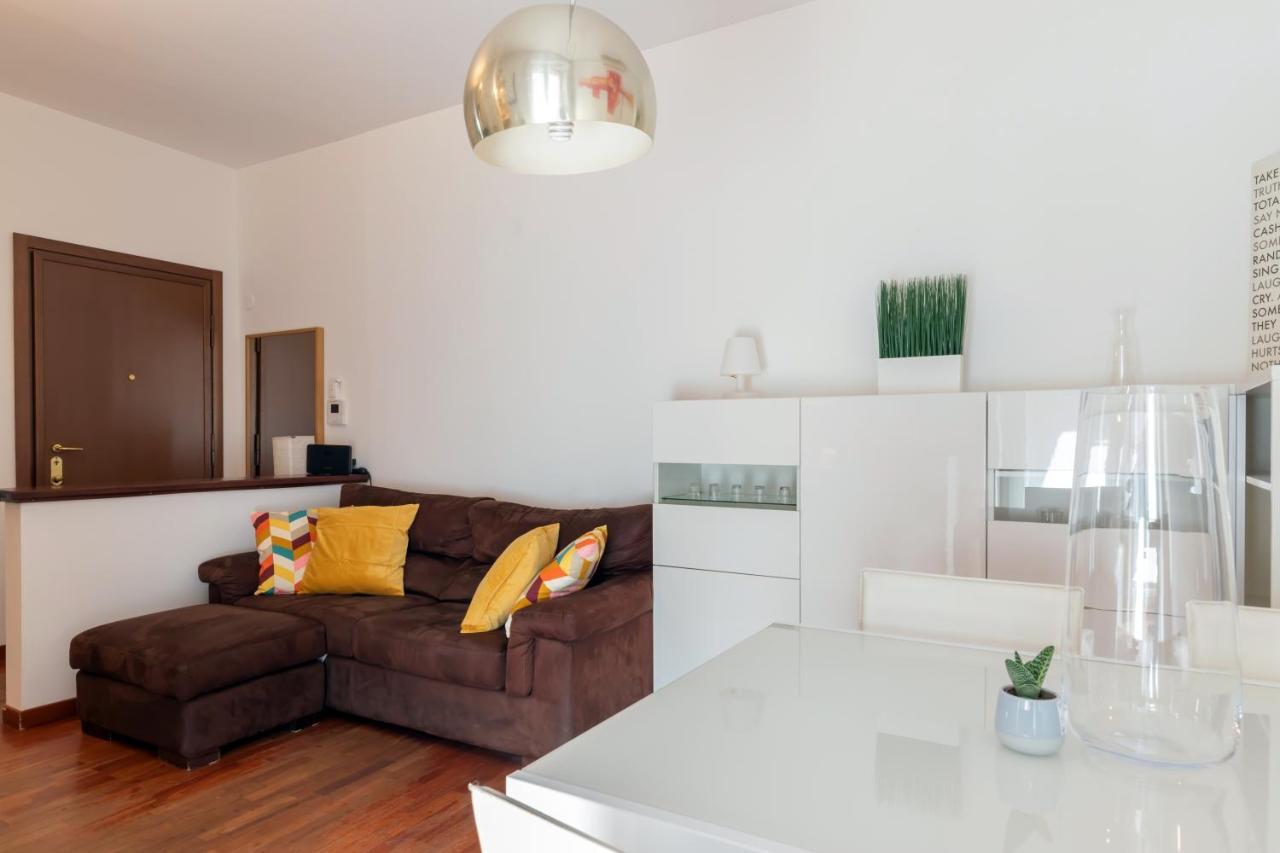Terrace At 20 Minutes From Duomo - Homeunity Milan Exterior photo